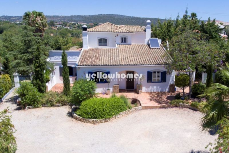 Bela casa de campo numa zona residencial perto de Vilamoura